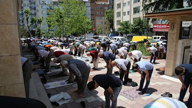 Kernek Karagözlüler Cami ibadete açıldı