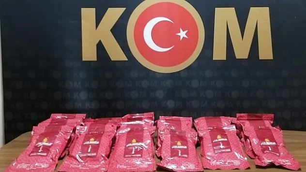 Malatya'da 15 adet kaçak telefon ve nargile tütünü yakalandı