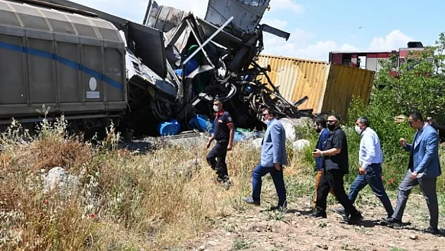 Vali Baruş ve Başkan Gürkan tren kazası ile ilgili inceleme yaptı