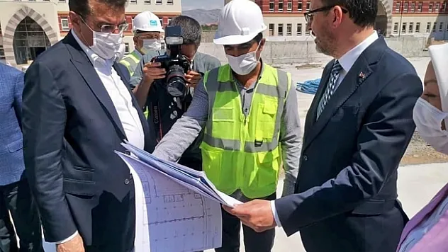 Bakan Kasapoğlu, öğrenci yurdu inşaatını inceledi