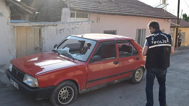 Malatya'da emanet araca satırla saldırılar!