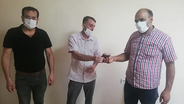 Suriyeli gençten örnek davranış! Para dolu cüzdanı sahibine teslim etti