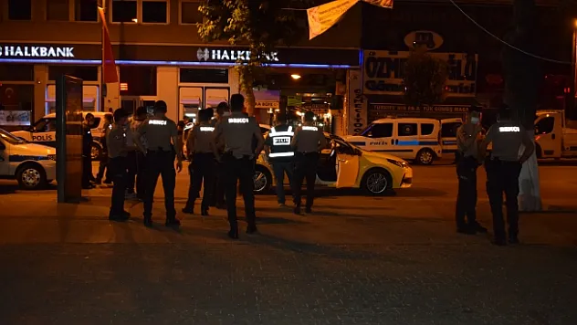 Aracında silahlı saldırıya uğradı, yaralandı!