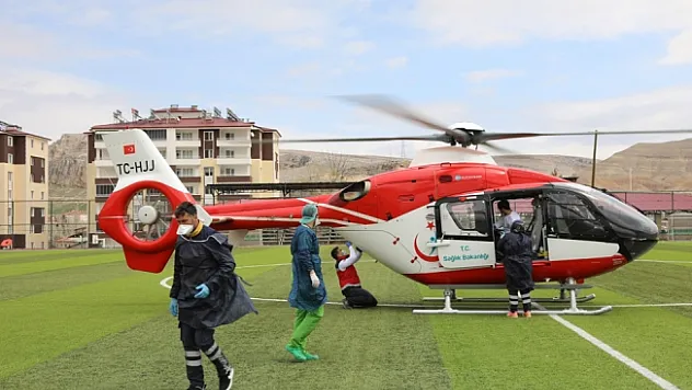 Hava Ambulansı iki hastayı hastaneye yetiştirdi