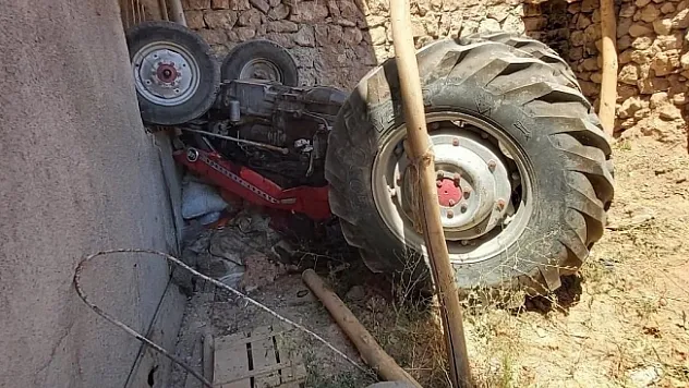Traktörün altında kalan sürücü yaralandı