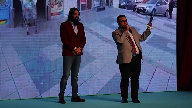 Esenlik mükemmellik ödülü ile mutlu