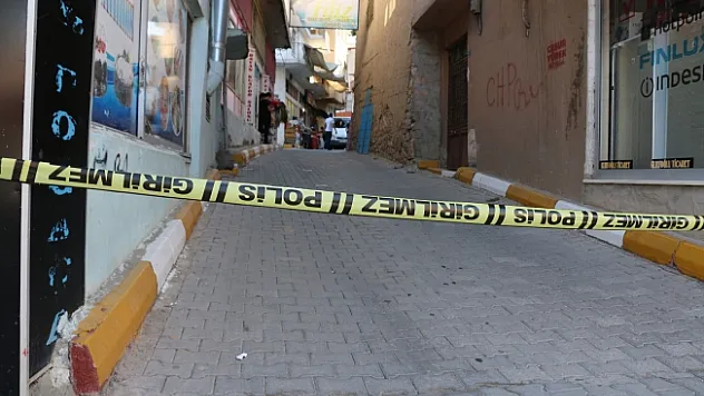 Hırsızların hedefi kuyumcu oldu! 115 bin liralık döviz ve altın çaldılar