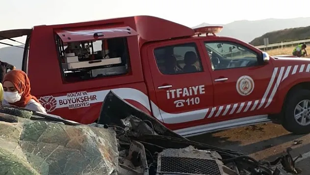 Malatya'da pikap refüje çarptı: 1 ölü