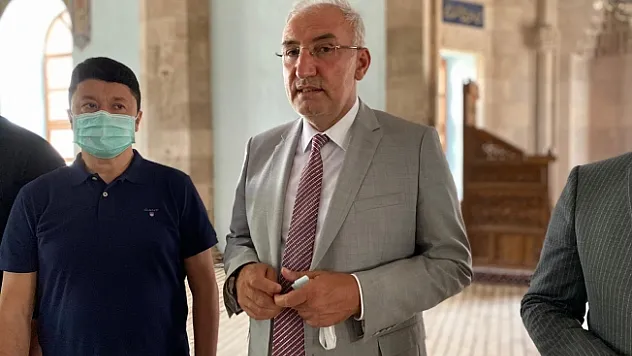 Milletvekili Kahtalı, Yeni Cami'de incelemelerde bulundu