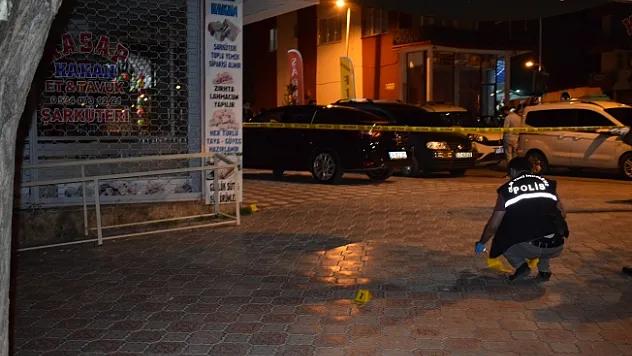 Önce bıçaklı kavga! Sonra silahlı saldırı: 1 kişi yaralı