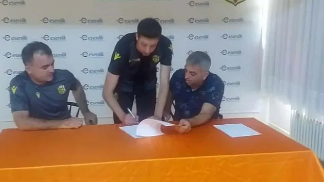 Yeni Malatyaspor altyapıdan 2 futbolcu ile profesyonel sözleşme imzaladı