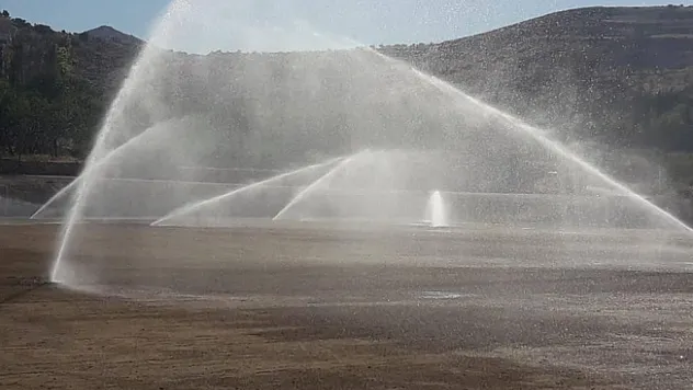 Yeşilyurt Belediyespor'un yeni stadında çim serim işlemi uygulandı