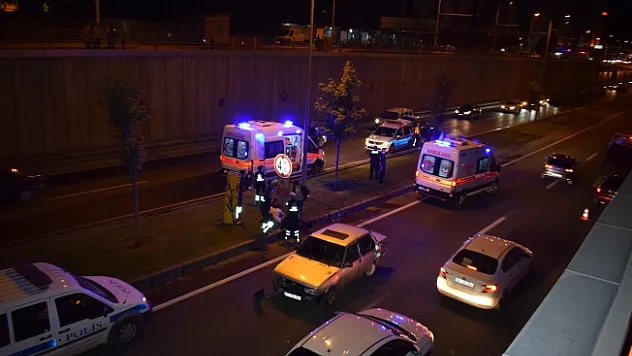 Alt geçitte kaza...4 yaralı