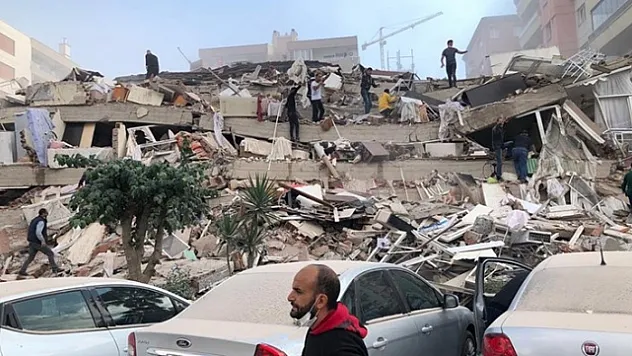 İki binanın birbirinden ayrıldığını gördüler!