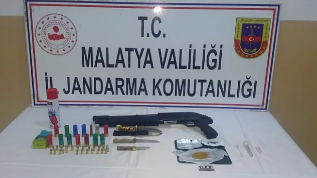 Şüpheli araçta uyuşturucu ve silah ele geçirildi