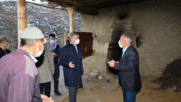 Vali Baruş, deprem bölgesinde incelemelerde bulundu