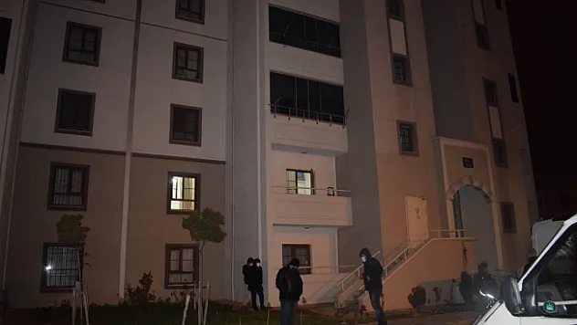 4 çocuk babası eşi tarafından evde ölü bulundu