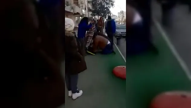 Deprem anında panikleyen kadın kendini balkondan attı!