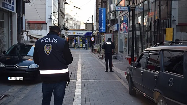 Seyir halindeki otomobilden ateş açıldı: 1 yaralı