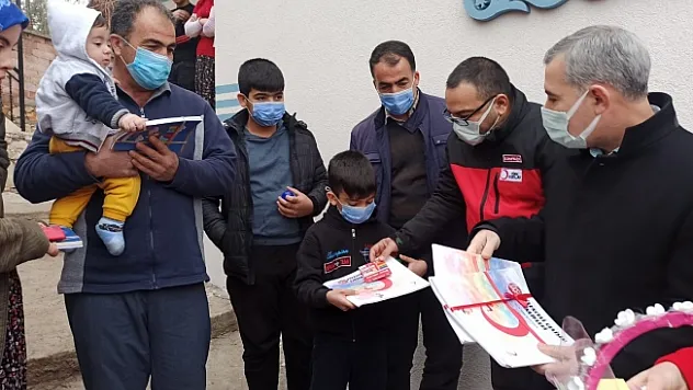 Kısıtlamada evdeki çocuklar unutulmadı