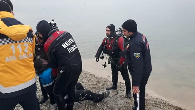 Malatya'da gölete açılan tekne alabora oldu! 1 kişinin cansız bedenine ulaşıldı