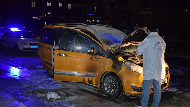 Tartıştığı kişinin aracına benzin döküp ateşe verdi!