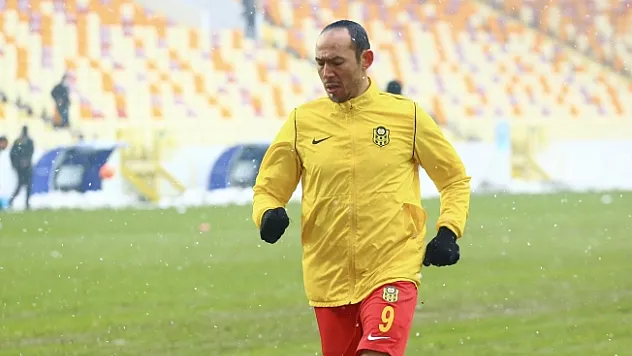 Umut Bulut, rekora koşuyor... &quotFutbolu burada bırakmak isterim ama herşey nasip&quot