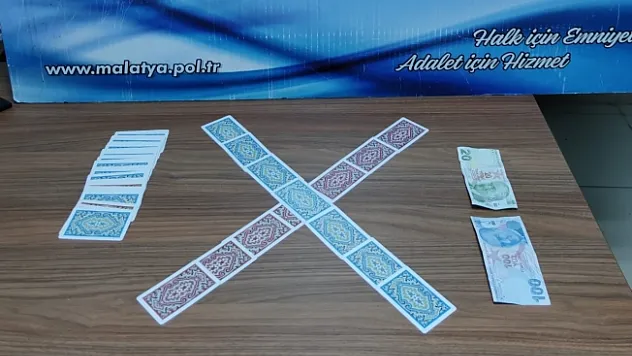 İş yerinde kumar oynayanlara baskın! 4 şahsa ceza yağdı!