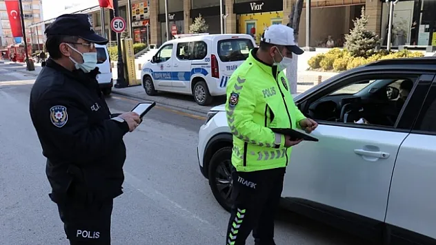 Malatya'da kısıtlamaya uymayan 39 kişiye ceza yağdı!