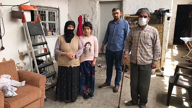 Engelli kocasına ve çocuklarına bakan vefakar kadın yardım bekliyor