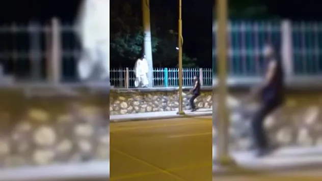Mezarlıkta 'beyaz çarşaf' şakası