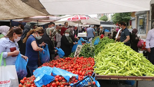 Pazarlar kuruldu, vatandaş akın etti