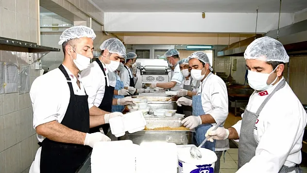 Ramazan'da ihtiyaç sahiplerine iftar ve sahurluk