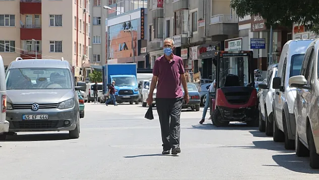 Sokak sokak geziyor, çalınan aracını arıyor...