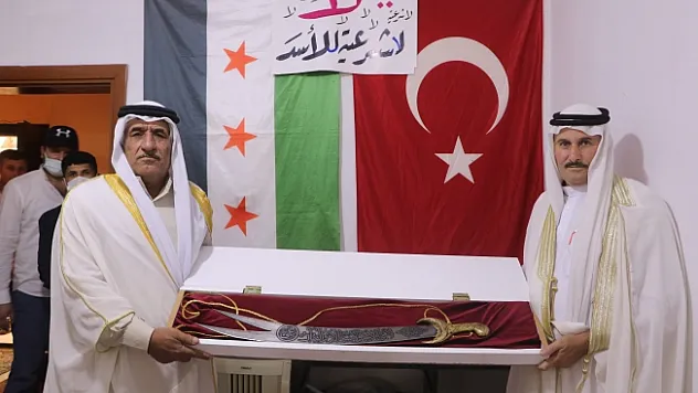 Suriyeli Abraz aşireti, ata yadigarı kılıcı Cumhurbaşkanı Erdoğan'a hediye etmek istiyor