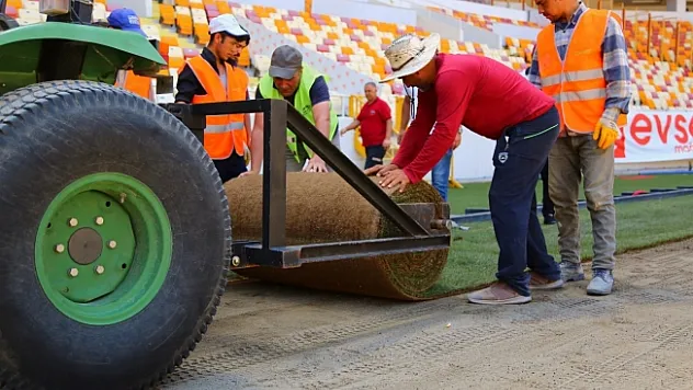 Yeni Malatya Stadyumu'nda çim serimi başladı