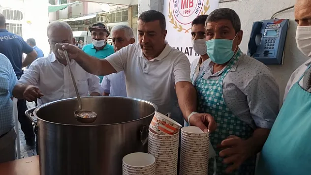 Ticaret Borsası'ndan aşure ikramı