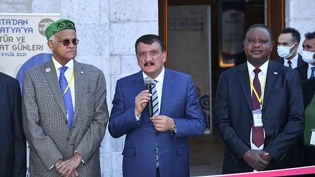 22 üniversiteden 51 akademisyenin katıldığı foto akademi sergisi açıldı