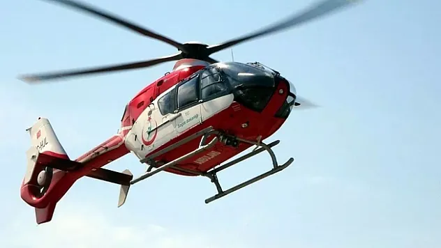 Ambulans helikopter kara yoluna indi!