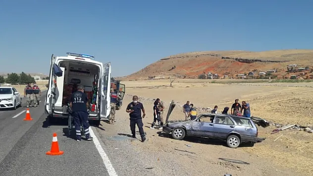 Arapgir'de otomobil devrildi: 3 yaralı