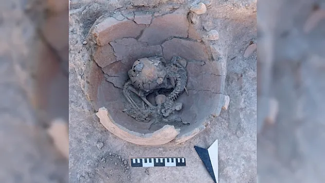 Arslantepe Höyüğü'nde MÖ 3600 yılından kalma 2 çocuk iskeleti bulundu