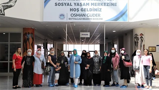 Kadın kursiyerlerin Battalgazi'yi gezdi