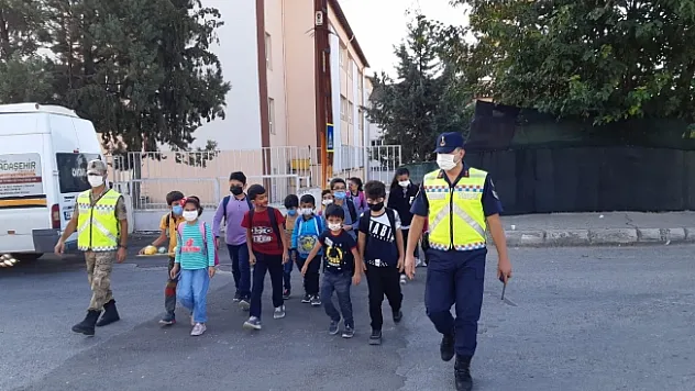 Malatya jandarmasından &quotYayalar Kırmızı Çizgimiz&quot uygulamaları...