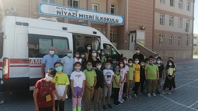 Öğrencilere &quotAmbulans&quot tanıtımı...