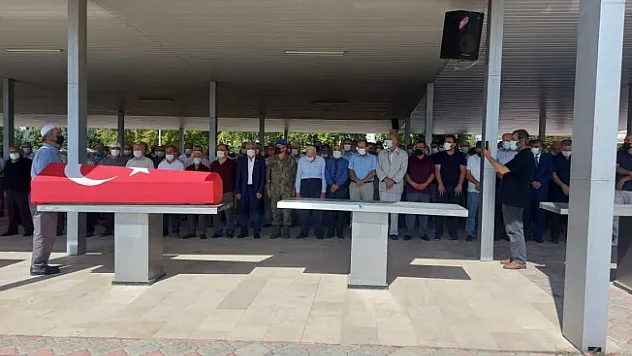 Vefat eden Müzembil Arar için askeri tören