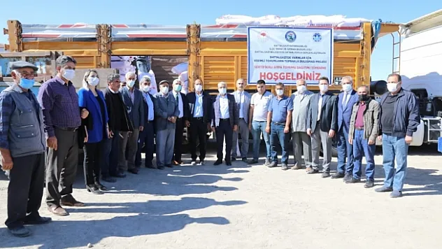 Battalgazi'deki üreticilere sertifikalı arpa tohumu dağıtıldı  