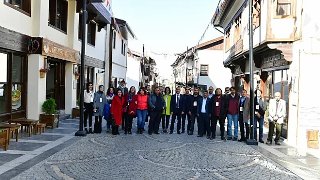 Oyuncular ve jüri üyeleri konakları gezdi