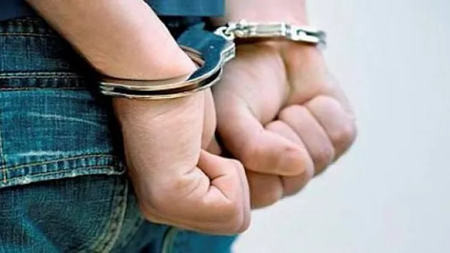 Kendisini polis olarak tanıtarak altın çalan şahıs tutuklandı