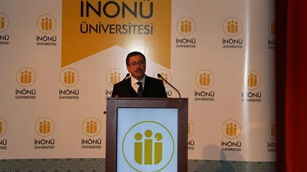 Rektör Kızılay: &quotTürkiye gücüne güç katarak ilerliyor&quot