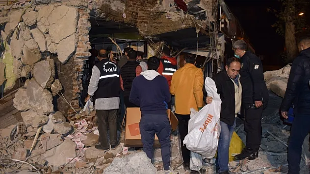 Çöken binada arama çalışmaları sona erdi! Enkaz kaldırma çalışmaları sürüyor…